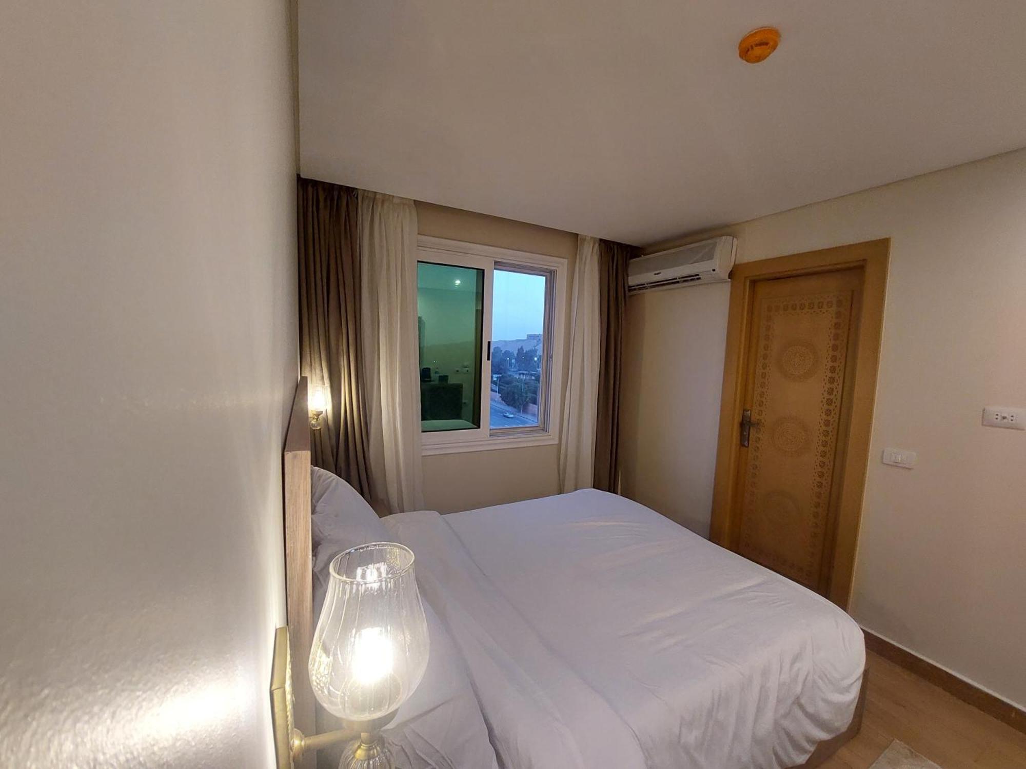 Doudou Pyramids View Hotel Kafret el-Gabal Extérieur photo