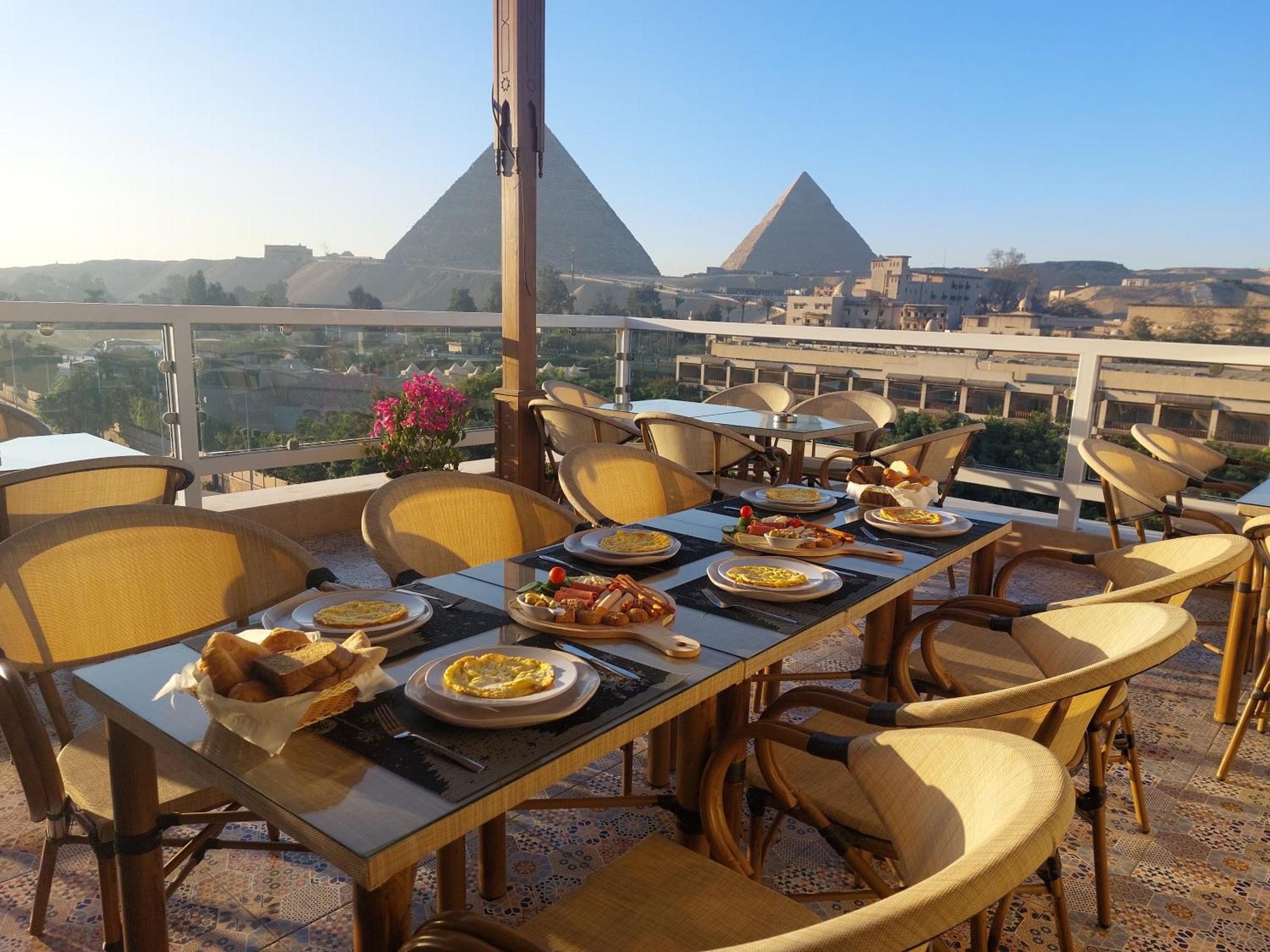 Doudou Pyramids View Hotel Kafret el-Gabal Extérieur photo