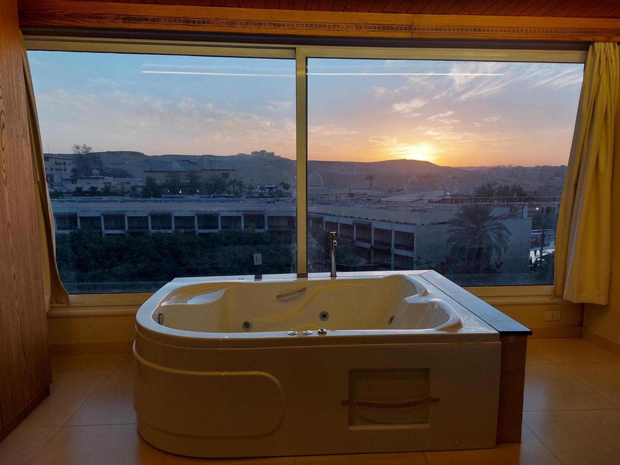 Doudou Pyramids View Hotel Kafret el-Gabal Extérieur photo