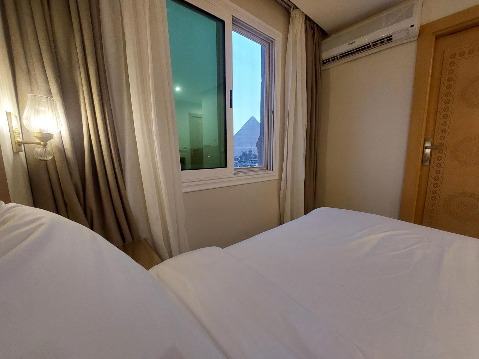 Doudou Pyramids View Hotel Kafret el-Gabal Extérieur photo
