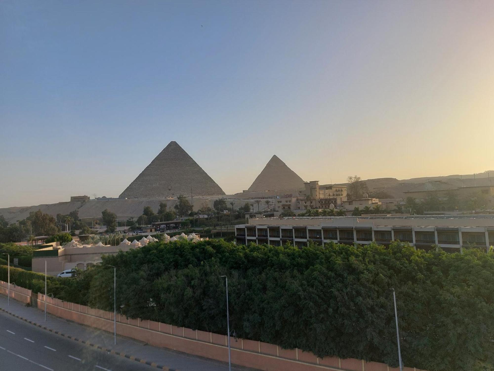Doudou Pyramids View Hotel Kafret el-Gabal Extérieur photo