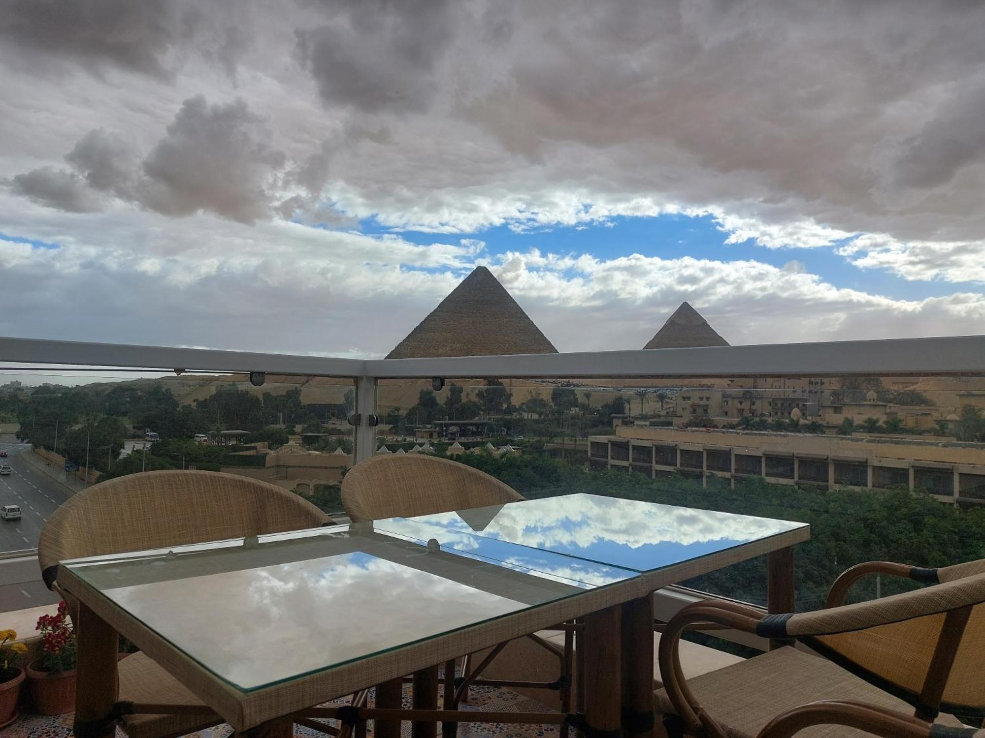 Doudou Pyramids View Hotel Kafret el-Gabal Extérieur photo