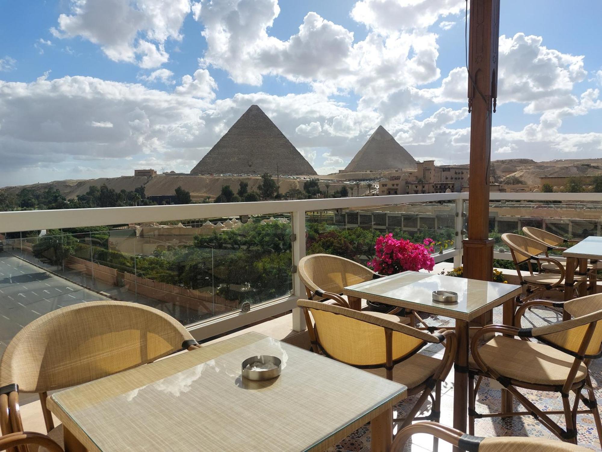 Doudou Pyramids View Hotel Kafret el-Gabal Extérieur photo