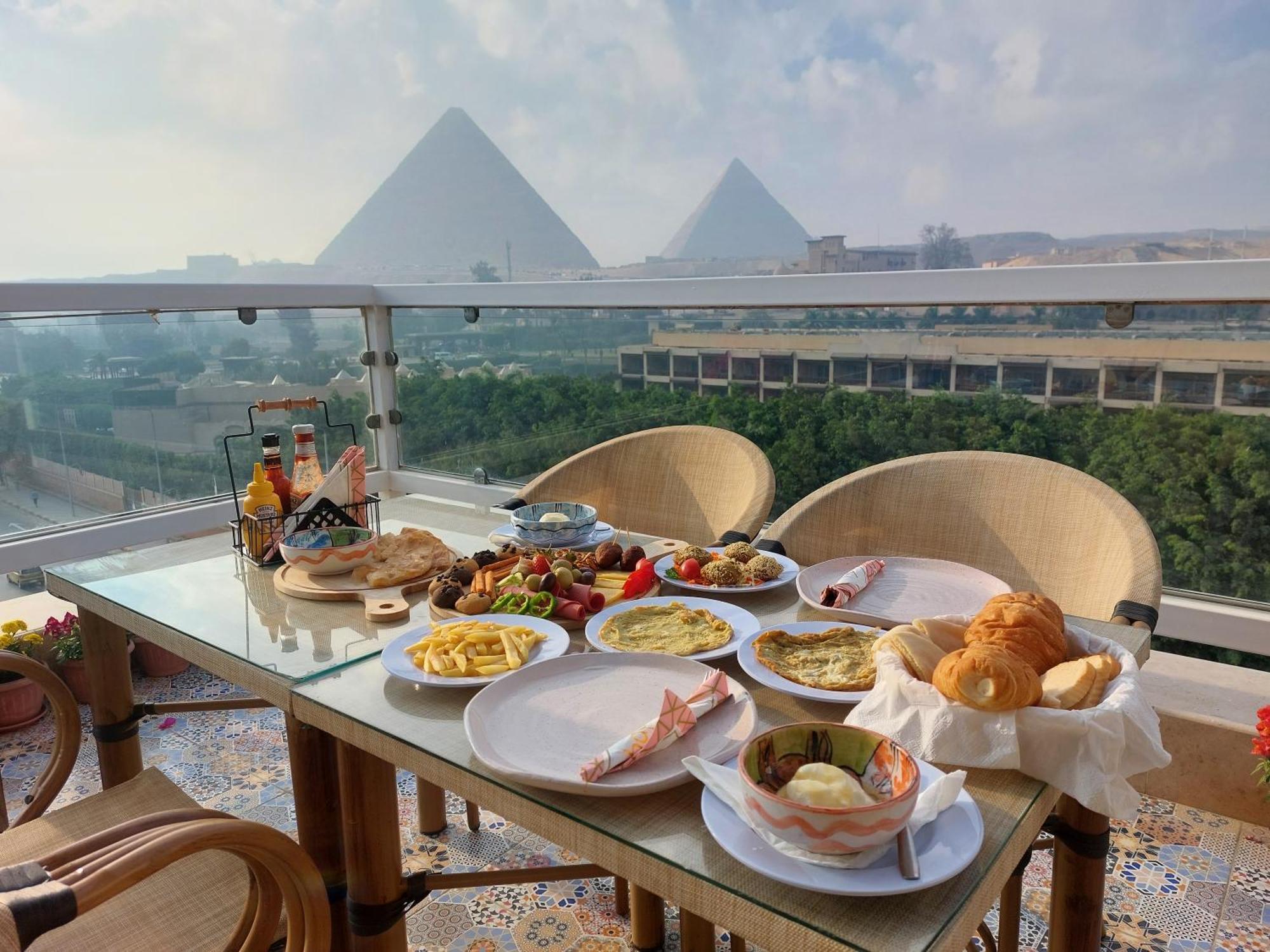 Doudou Pyramids View Hotel Kafret el-Gabal Extérieur photo