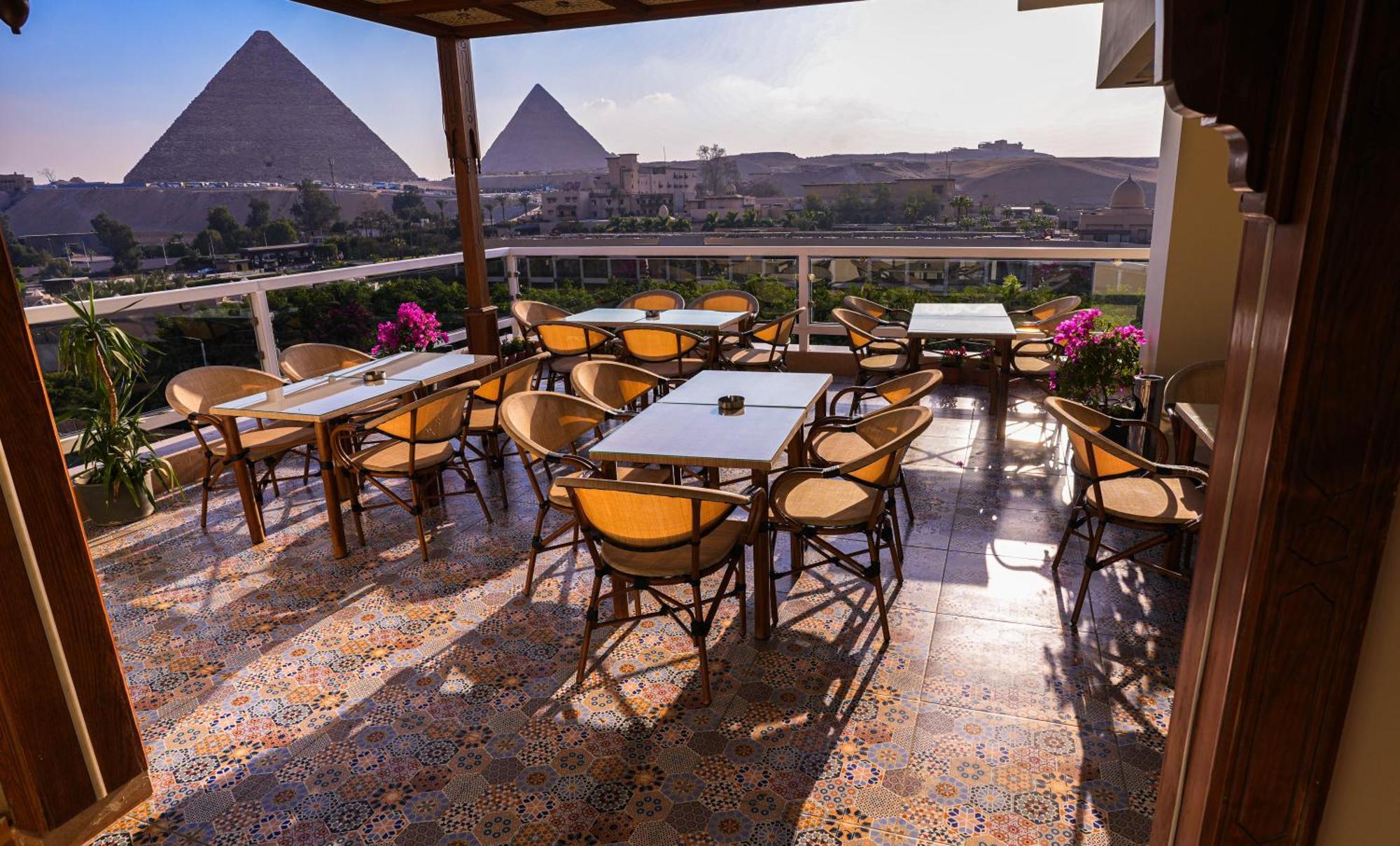 Doudou Pyramids View Hotel Kafret el-Gabal Extérieur photo