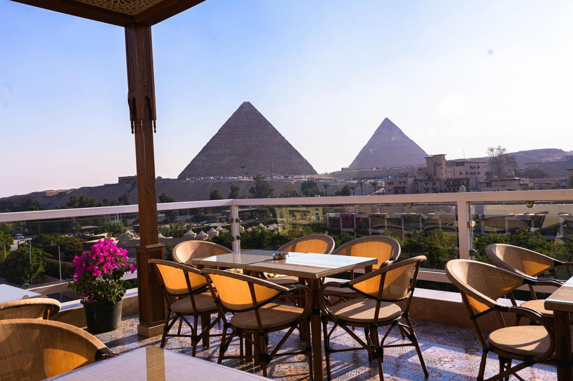 Doudou Pyramids View Hotel Kafret el-Gabal Extérieur photo