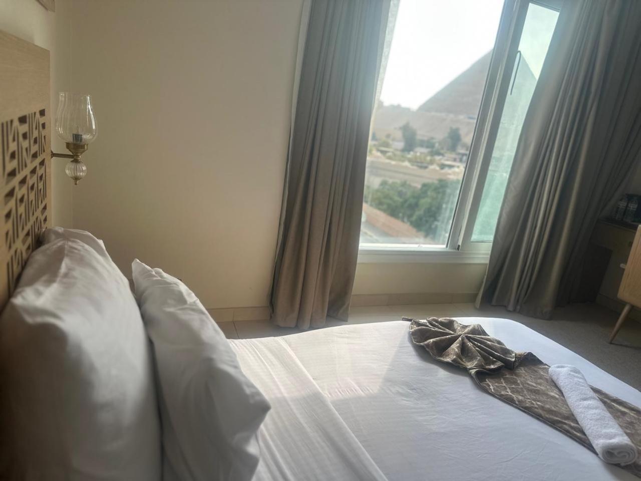 Doudou Pyramids View Hotel Kafret el-Gabal Extérieur photo