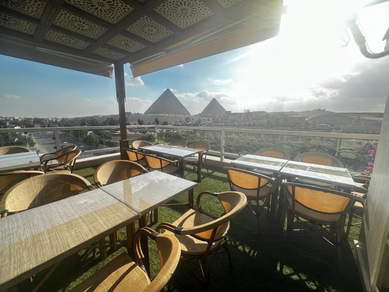 Doudou Pyramids View Hotel Kafret el-Gabal Extérieur photo