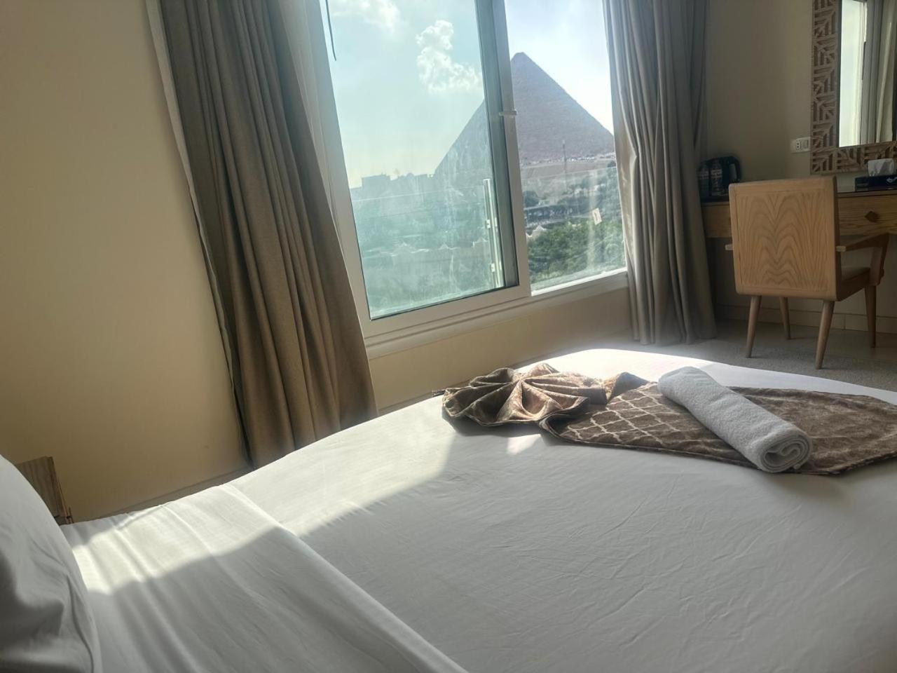 Doudou Pyramids View Hotel Kafret el-Gabal Extérieur photo