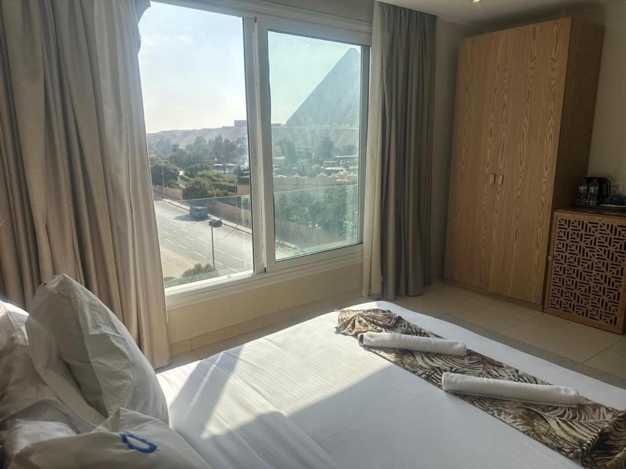 Doudou Pyramids View Hotel Kafret el-Gabal Extérieur photo