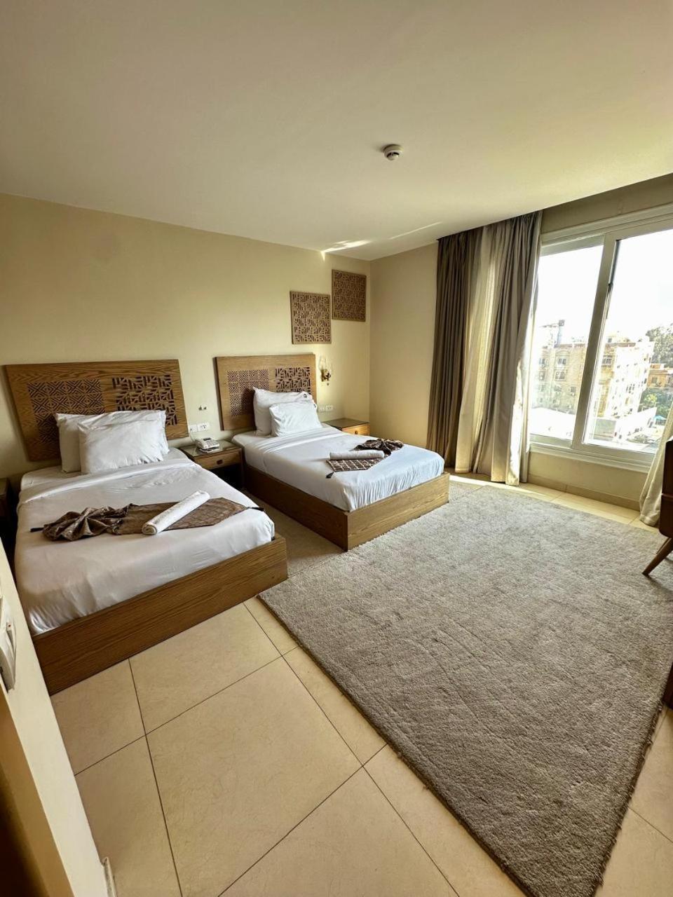 Doudou Pyramids View Hotel Kafret el-Gabal Extérieur photo