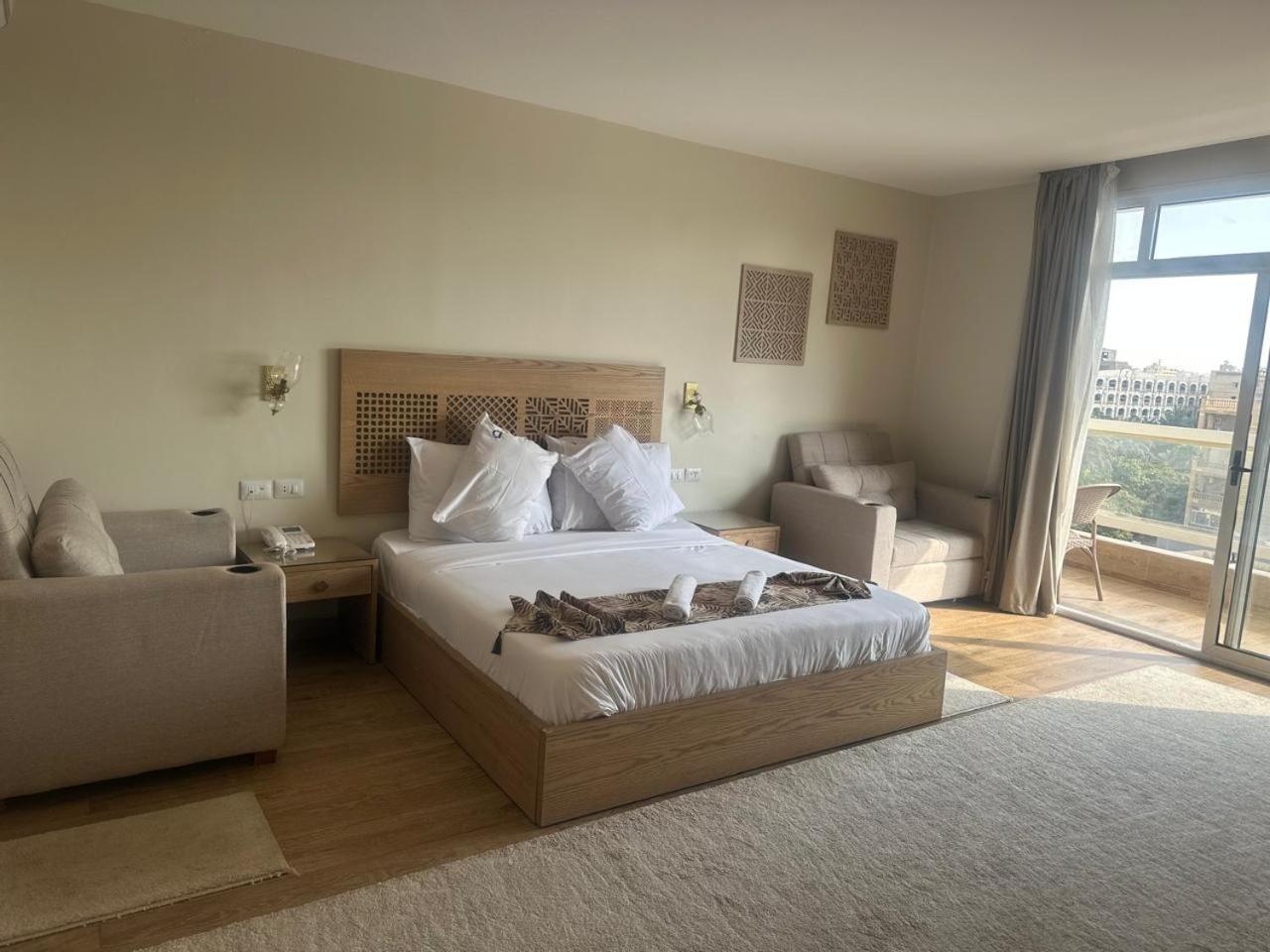 Doudou Pyramids View Hotel Kafret el-Gabal Extérieur photo